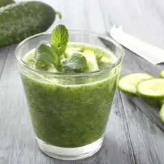 Delicioso batido de pepino y manzana para una vida saludable