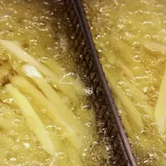 Por qué sale mucha espuma al freír patatas y cómo evitarlo fácilmente