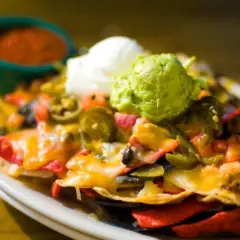 Deliciosos nachos con queso y guacamole: receta fácil y rápida