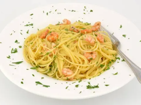 Cómo hacer espaguetis con gambas en 30 minutos y sin complicaciones