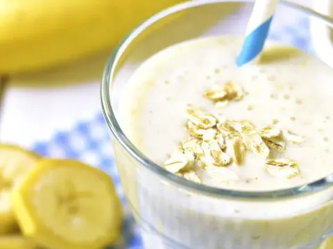 Batido de plátano y avena para aumentar masa muscular de forma efectiva