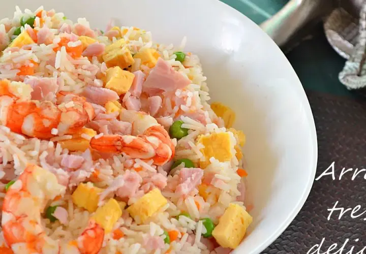 Receta fácil de arroz tres delicias con gambas que sorprende