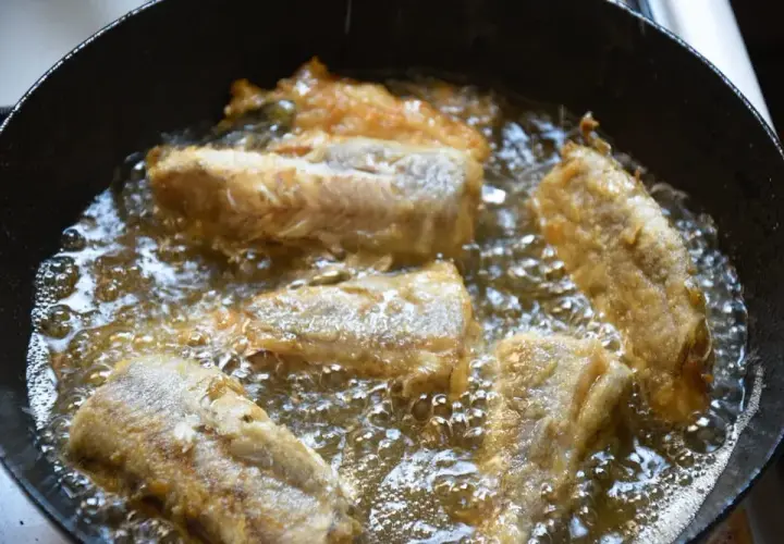 Cómo freír pescado de manera perfecta: técnicas y consejos esenciales