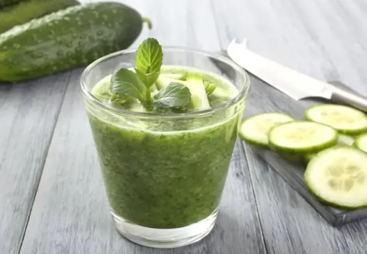 Delicioso batido de pepino y manzana para una vida saludable