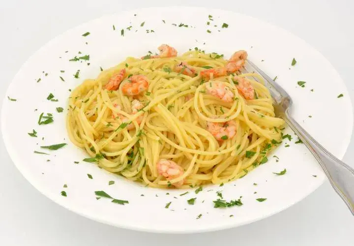 Cómo hacer espaguetis con gambas en 30 minutos y sin complicaciones