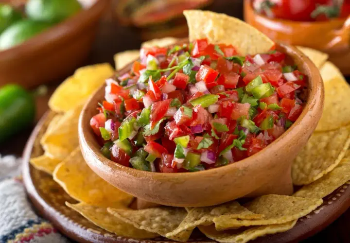 Receta pico de gallo para nachos que realza su sabor y frescura