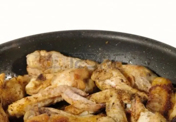 Cómo freír pollo en sartén y evitar que quede seco y sin sabor
