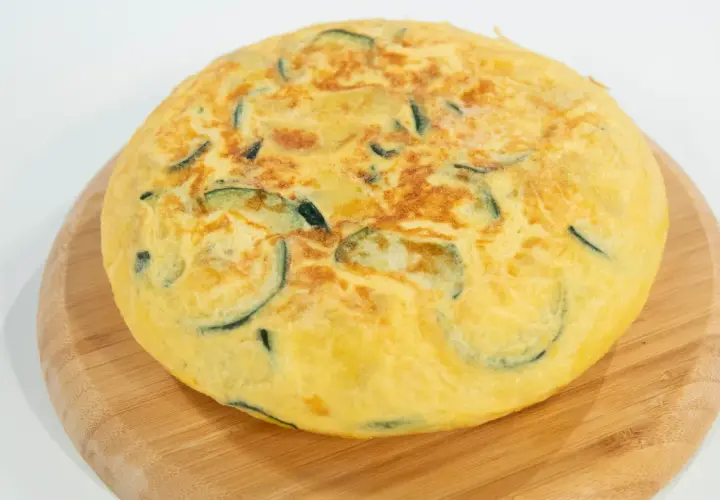 Tortilla de patatas y calabacín sin freír: receta saludable y fácil