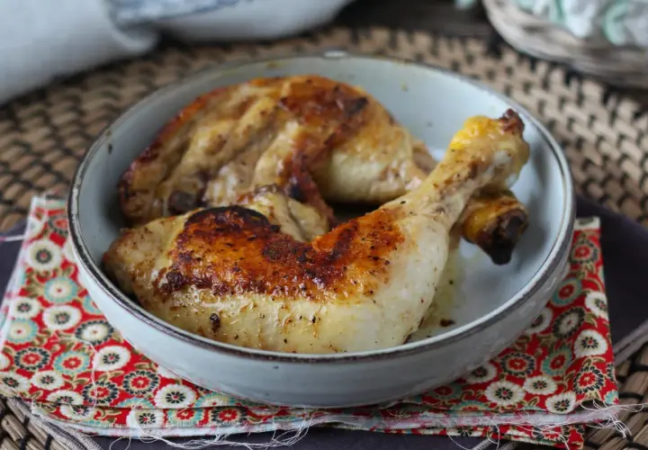 Cómo freír muslos de pollo en sartén para un resultado crujiente