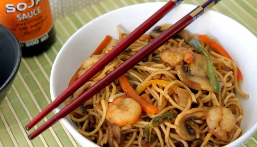 Recetas de fideos chinos con gambas: fáciles y rápidas para disfrutar