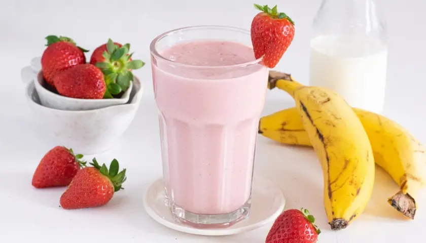 Batido de fresa y plátano: la receta fácil que encanta a todos