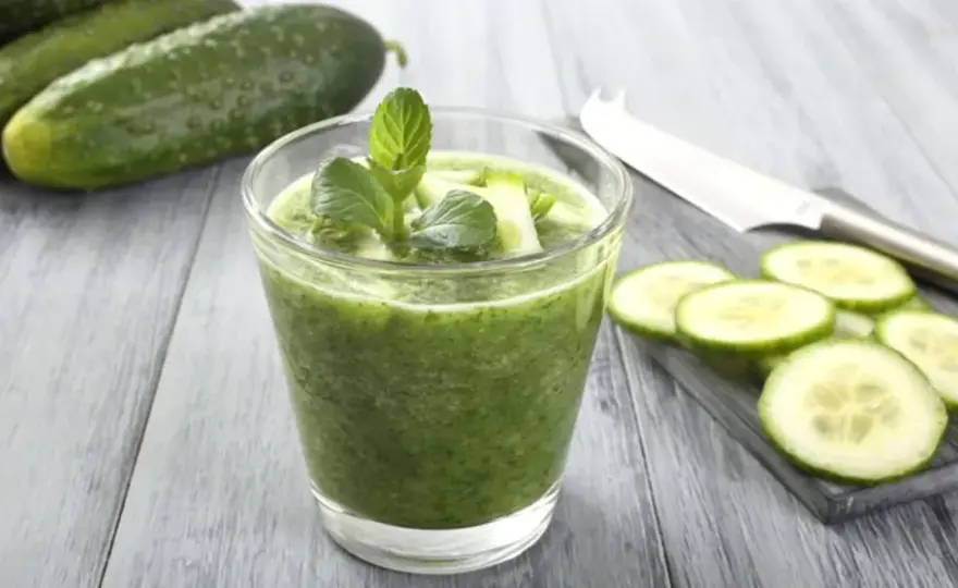 Delicioso batido de pepino y manzana para una vida saludable
