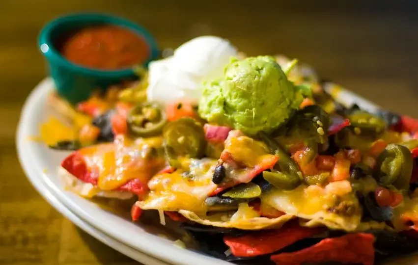 Deliciosos nachos con queso y guacamole: receta fácil y rápida
