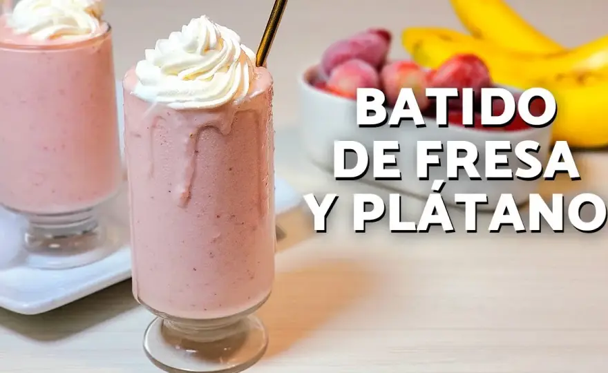 Delicioso batido de fresa y plátano y yogur para una vida saludable