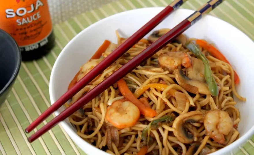 Recetas de fideos chinos con gambas: fáciles y rápidas para disfrutar