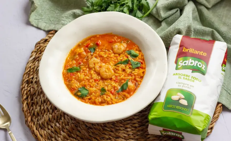 Receta fácil de arroz caldoso con gambas que sorprenderá a todos