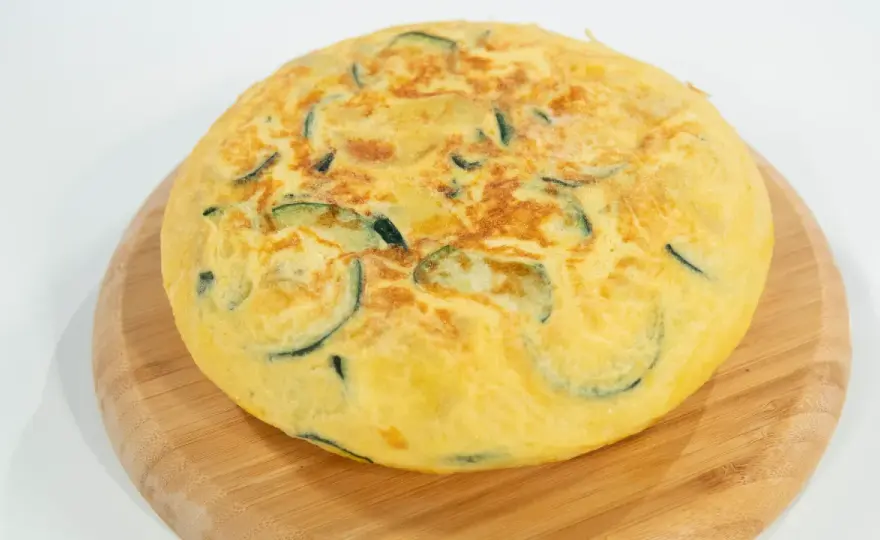 Tortilla de patatas y calabacín sin freír: receta saludable y fácil
