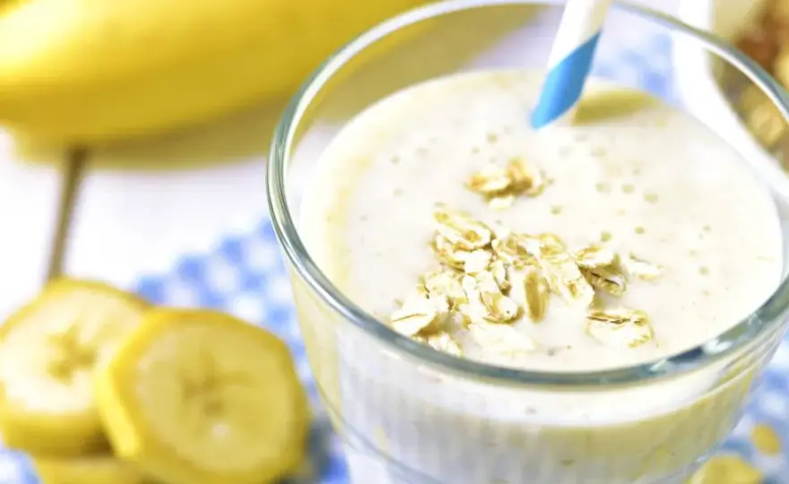 Batido de plátano y avena para aumentar masa muscular de forma efectiva
