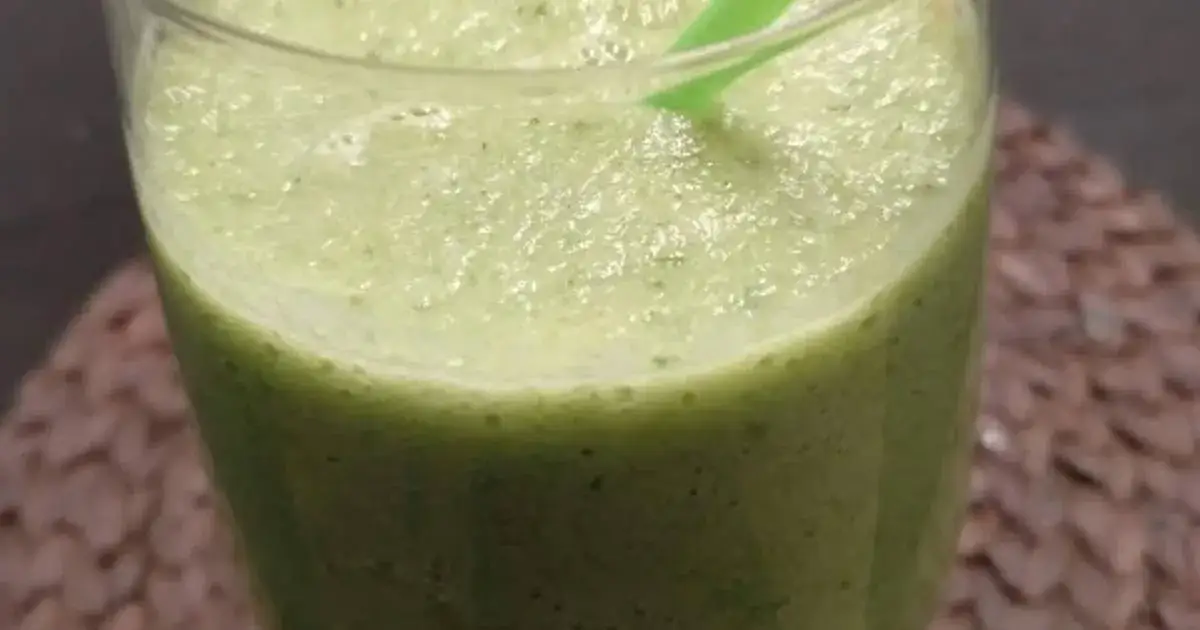 Zdjęcie Delicioso batido de pepino y manzana para una vida saludable